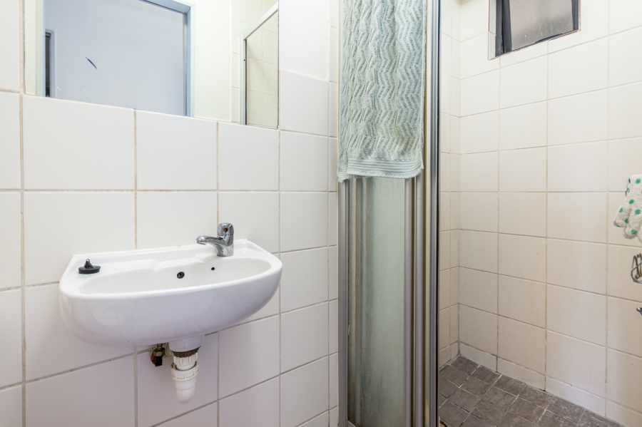 1 Bedroom Property for Sale in Zonnebloem Western Cape